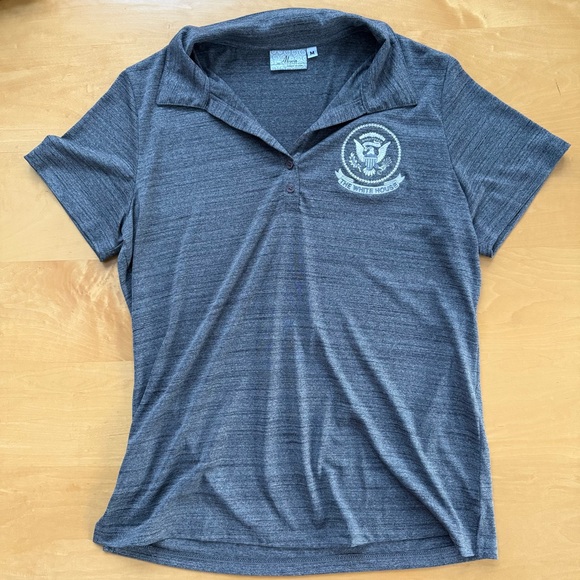 Akwa Tops - Gray Polo Shirt with White House Emblem